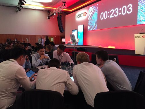 500 HSBC graduates participating in a global simulation event